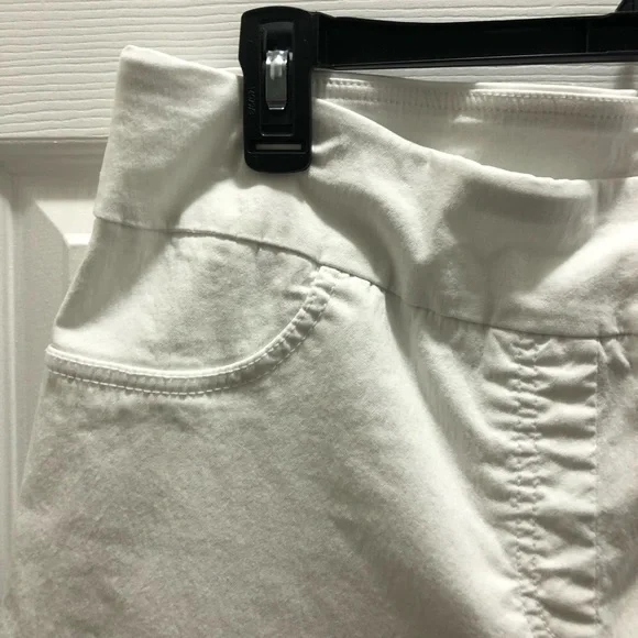 Ruby Rd. White Capris, Size 16 - Picture 3 of 5